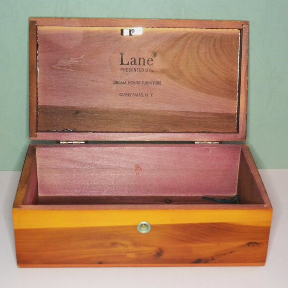 Lane Dresser Top Trinket/Small Items Storage Box Cedar Furniture Store Promo - Picture 7 of 11